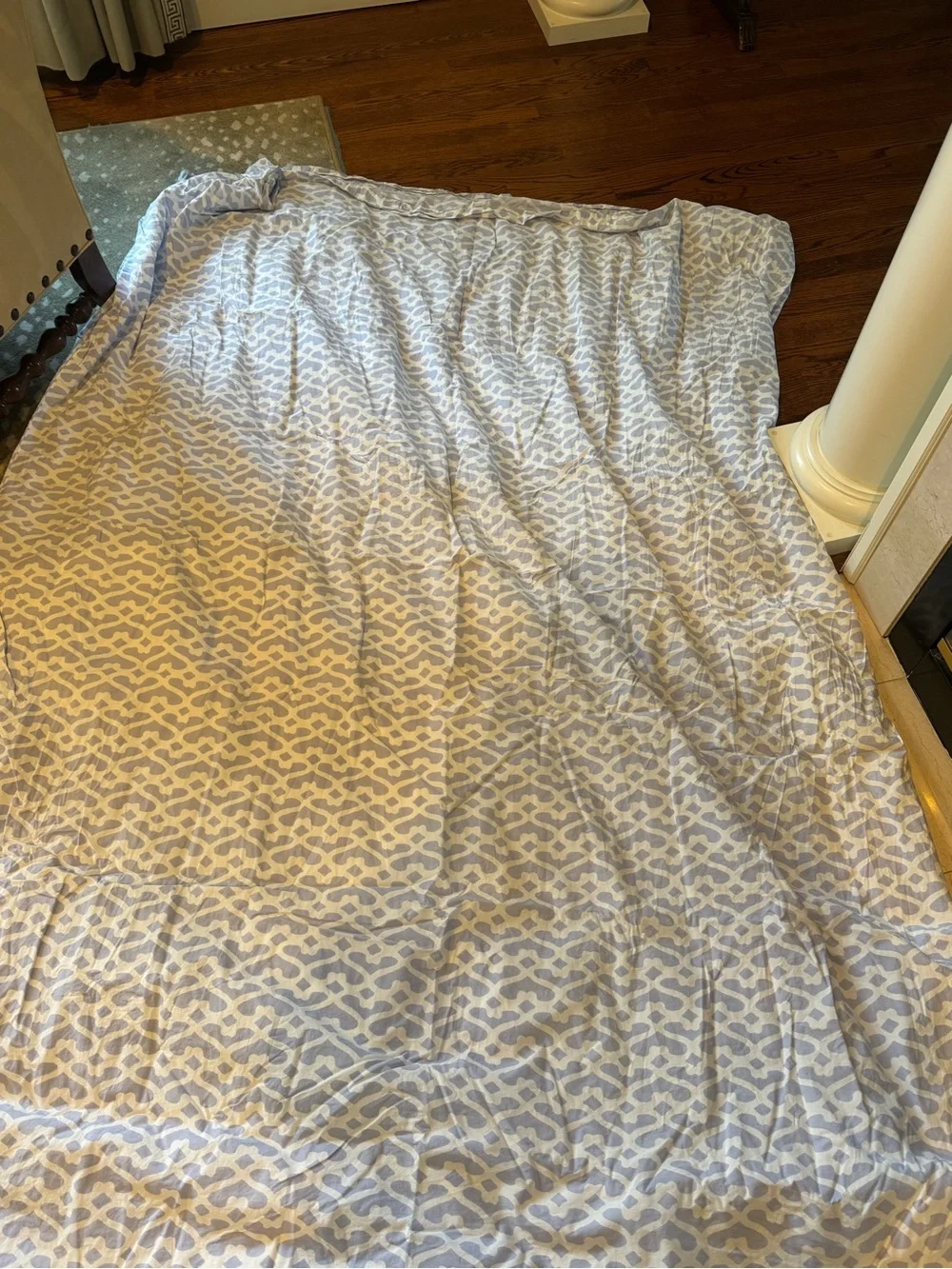 Roller rabbit Cata duvet cover. Color periwinkle. Size twin XL.